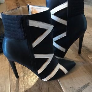 Pointy black shoe dazzle booties